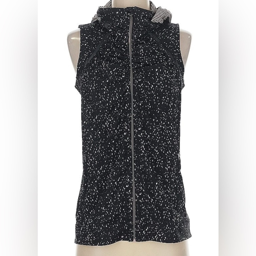 Lululemon Reflective Running Vest! Sleek Black & White Speckled Sleeveless Vest.